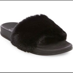 Mad love furry black slides